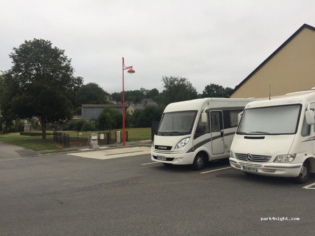 (61370) Sainte-Gauburge-Sainte-Colombe - Place de la Mairie — foto 3