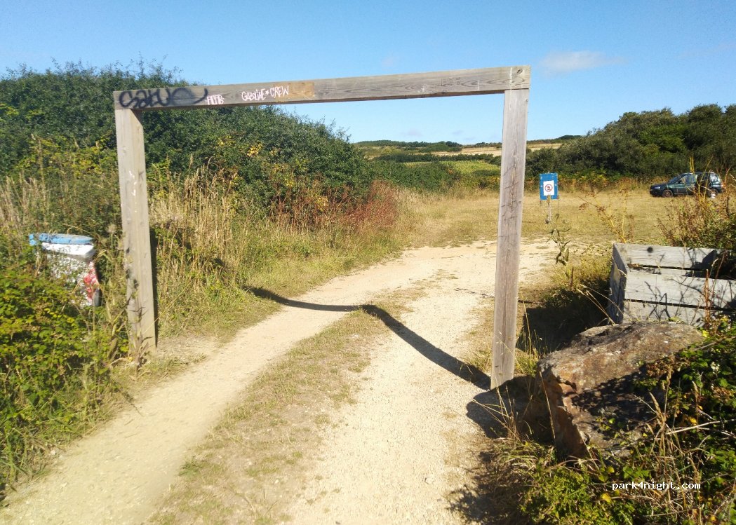 (29550) Plomodiern - Route de l'Anse de Ty Mark — foto 2