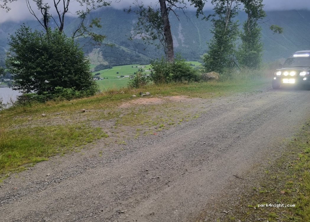 (6315) Innfjorden - Unnamed Road — foto