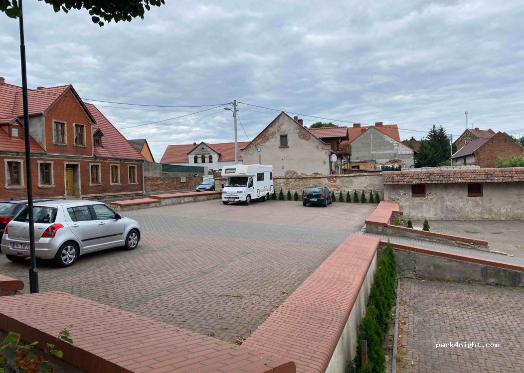 (64-421) Kamionna - 3 Kościelna — foto