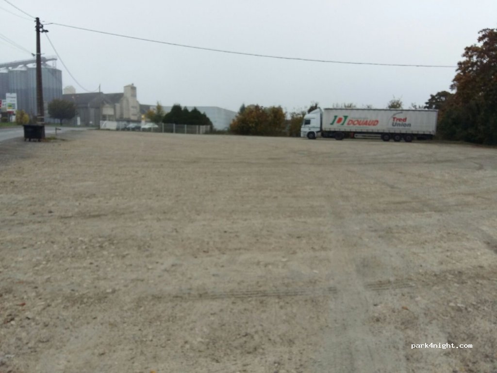 (45390) Puiseaux - 4 Route de Pithiviers — foto