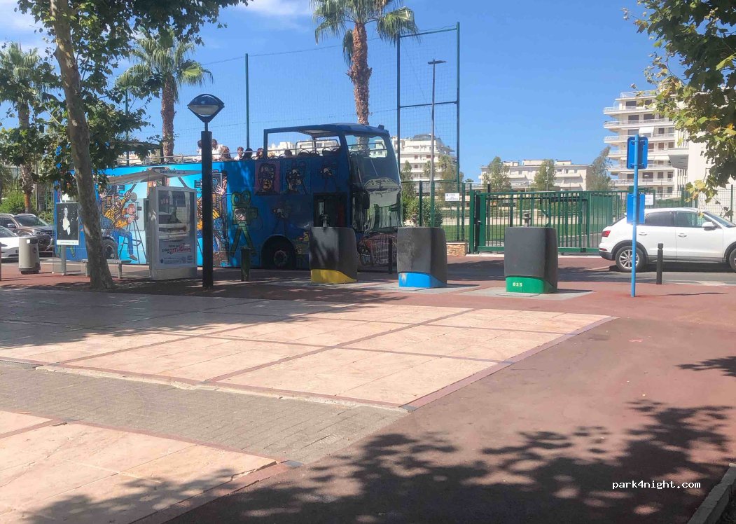 (06400) Cannes - 1 Rue Paul Serrailler — foto 3