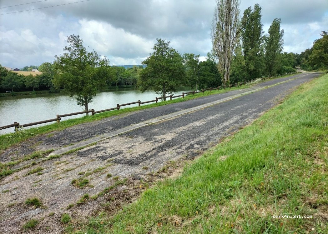 (18110) Saint-Martin-d'Auxigny - 1341 Route de l'Étang de la Salle — foto