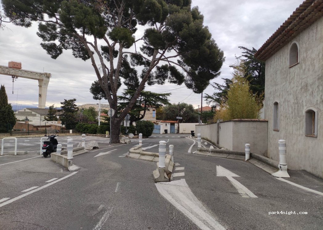 (13600) La Ciotat - 1-17 Avenue du Capitaine Marchand — foto 3