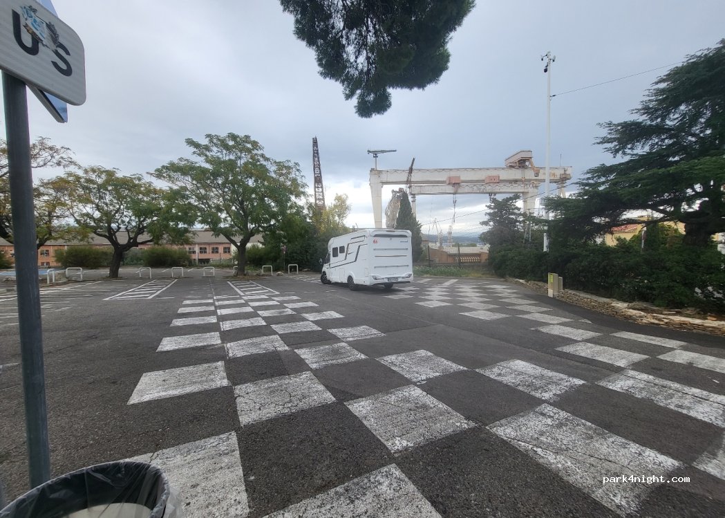 (13600) La Ciotat - 1-17 Avenue du Capitaine Marchand — foto 4