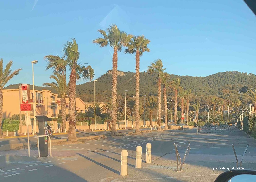 (83270) Saint-Cyr-sur-Mer - 15 Boulevard de la Plage — foto