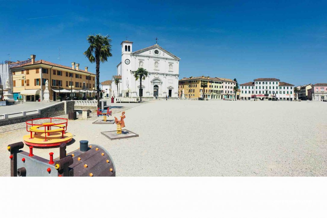 (33057) Palmanova - 1 Via Vallaresso — foto