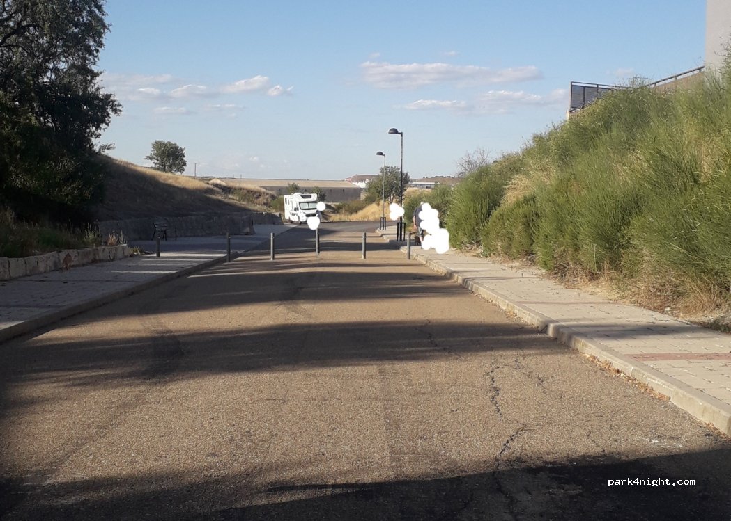 (47610) Zaratán - 51 Paseo del Ferrocarril — foto 2