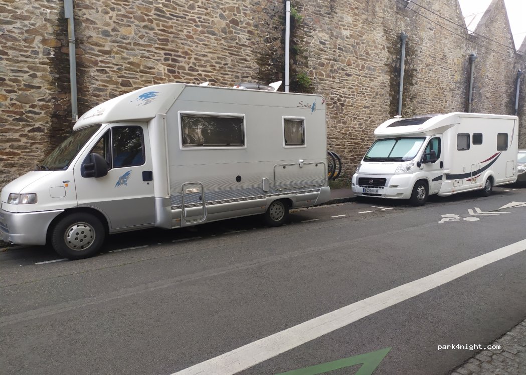 (44300) Nantes - 2 Boulevard du Petit Port — foto 2