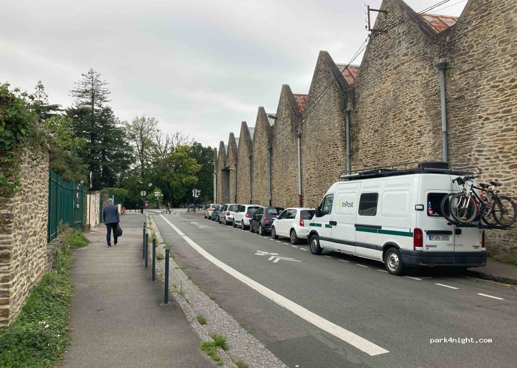 (44300) Nantes - 2 Boulevard du Petit Port — foto 3
