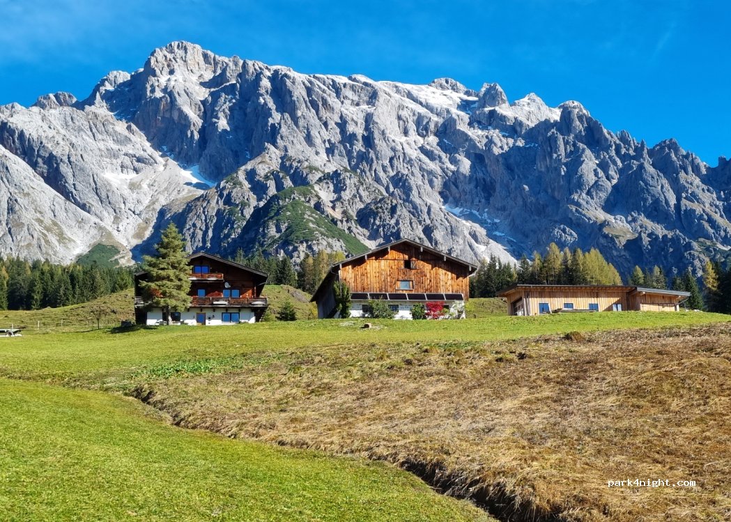 Rohrmoosgut mit Stellplatz für Wohnmobil — foto