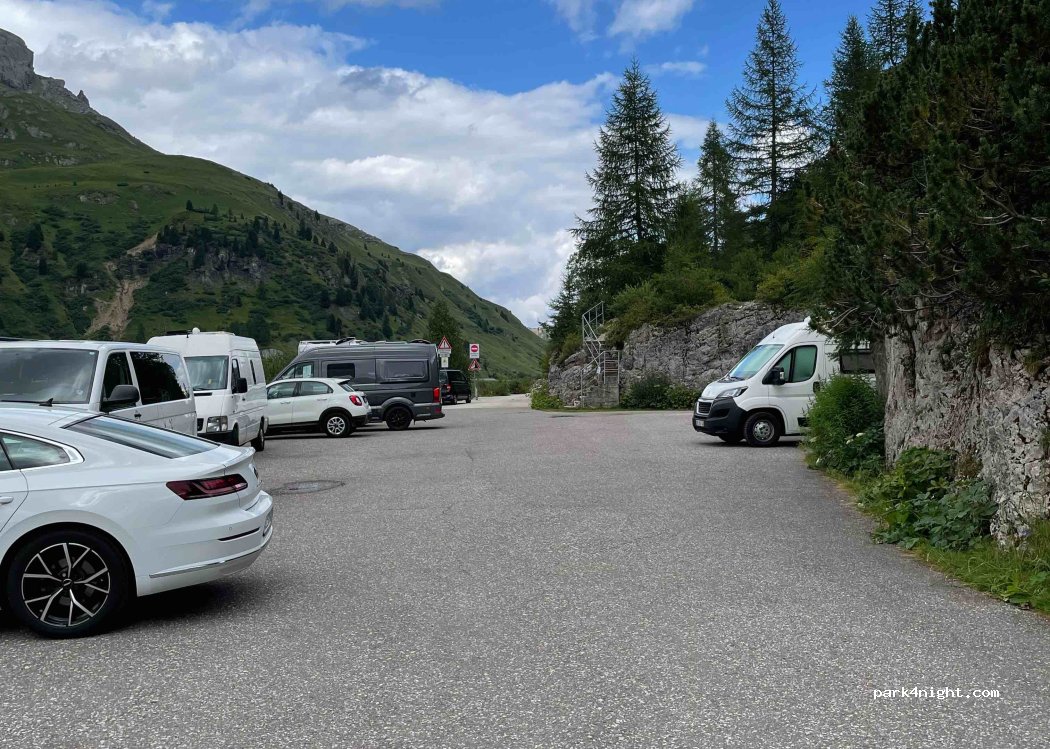 (38032) Canazei - Unnamed Road — foto