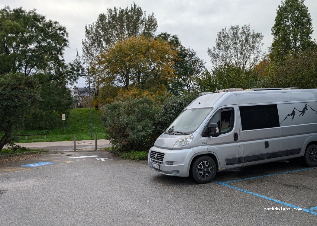 (33100) Udine - 4 Via Luigi Moretti — foto