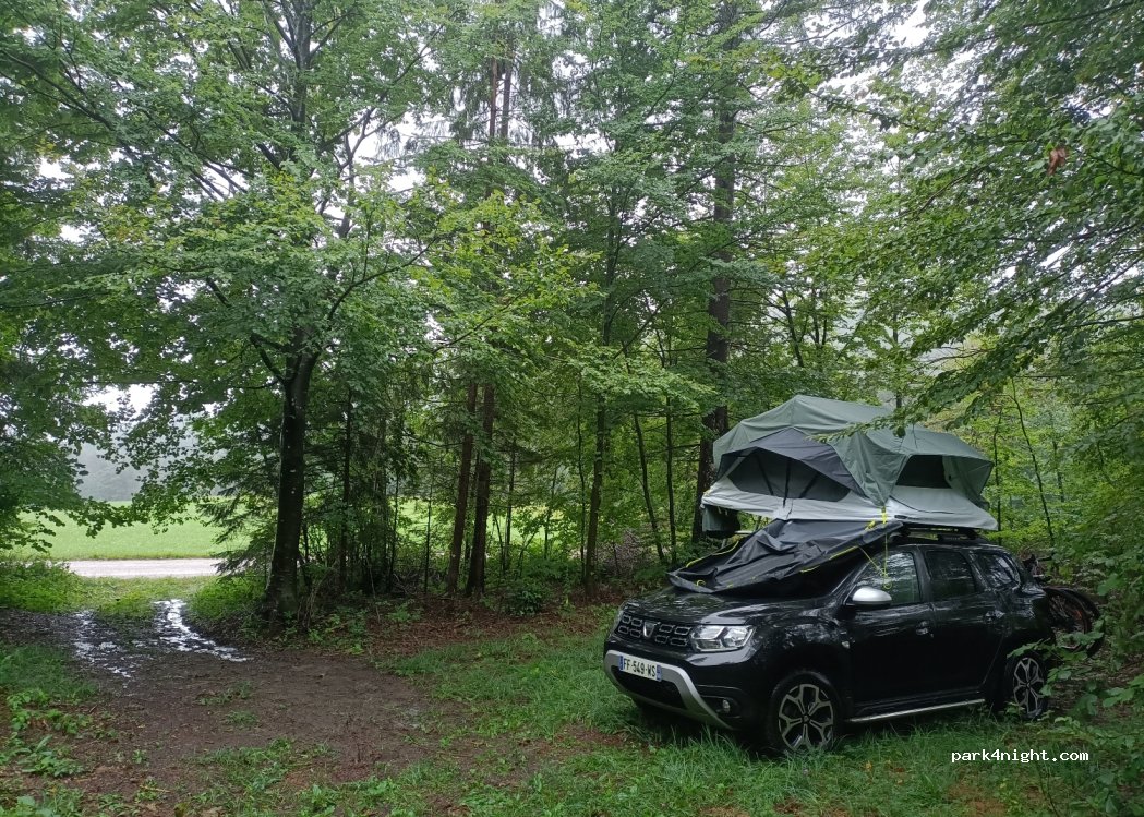 (1385) Radlek - Unnamed Road — foto