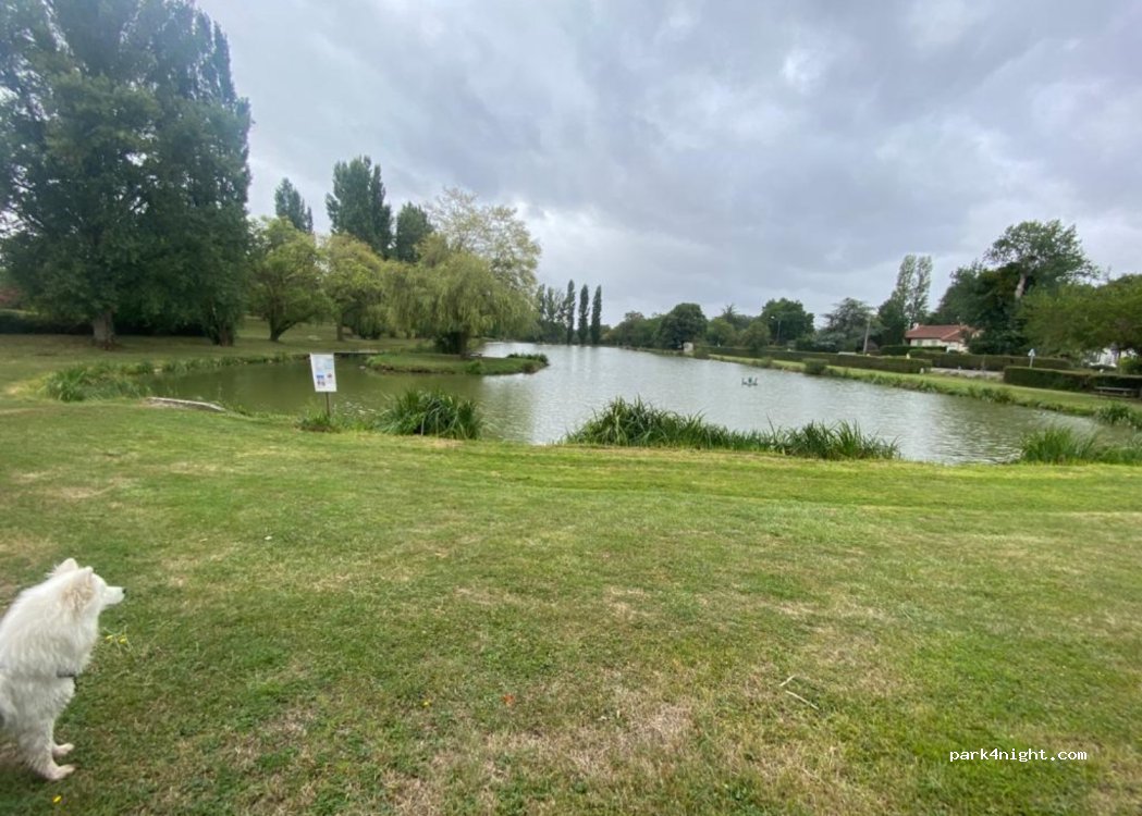 (86300) Leignes-sur-Fontaine - 10 Place de la Mairie — foto