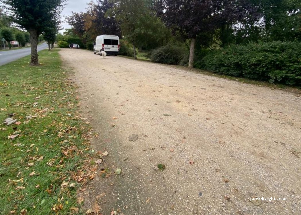 (86300) Leignes-sur-Fontaine - 10 Place de la Mairie — foto 2