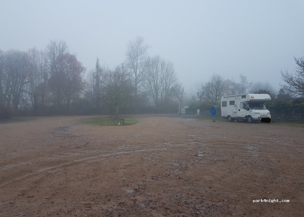 Aire de camping-car Orsennes — foto 4
