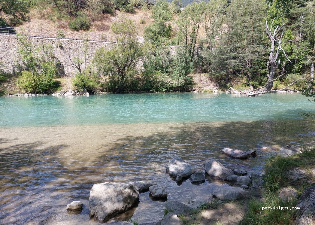 (05120) Saint-Martin-de-Queyrières - 236 Route Nationale de Prelles — foto 2