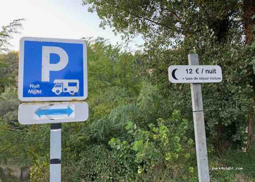 Aire de Camping Car Saint Cirq Lapopie Plage — foto 2