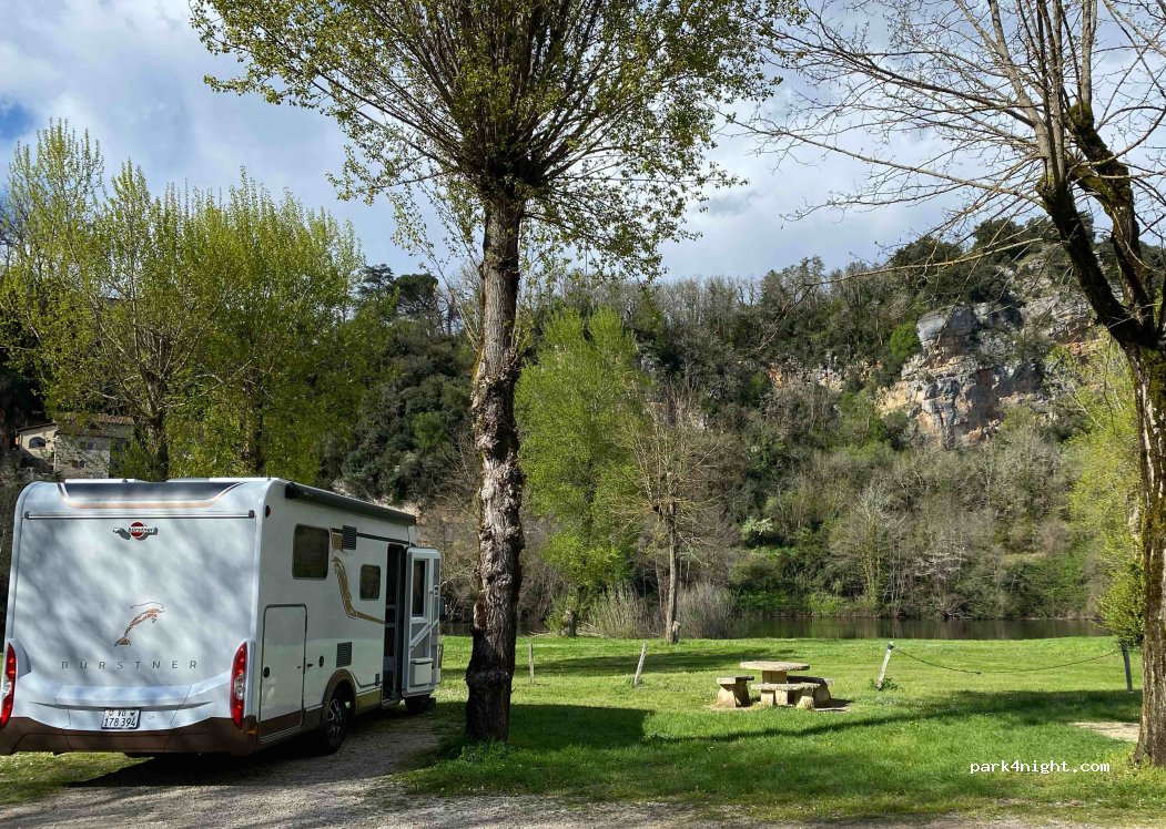 Aire de Camping Car Saint Cirq Lapopie Plage — foto 4