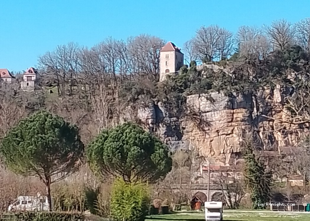Aire de Camping Car Saint Cirq Lapopie Plage — foto 5
