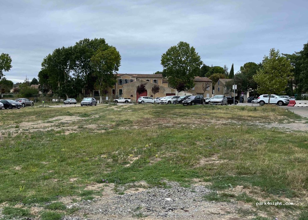 (11250) Leuc - 15 Avenue de Carcassonne — foto