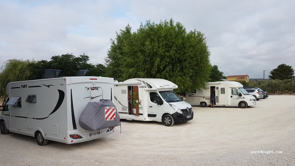 (30131) Pujaut - Chemin de Saint-Hugues — foto 2