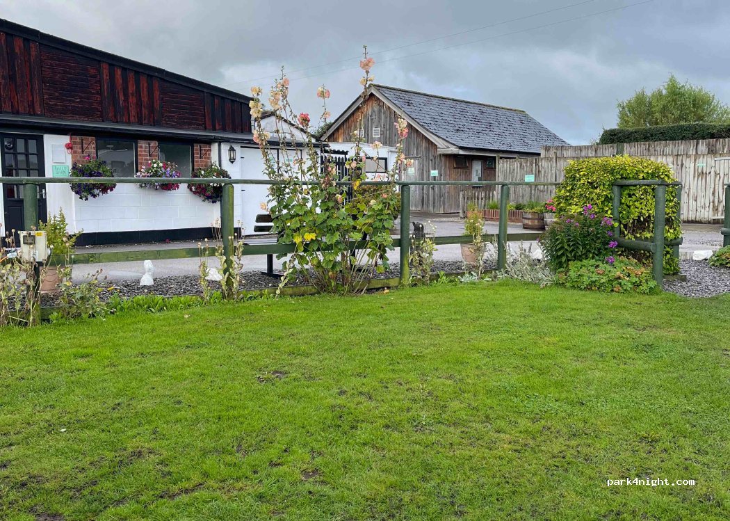 Elm Cottage Camping — foto