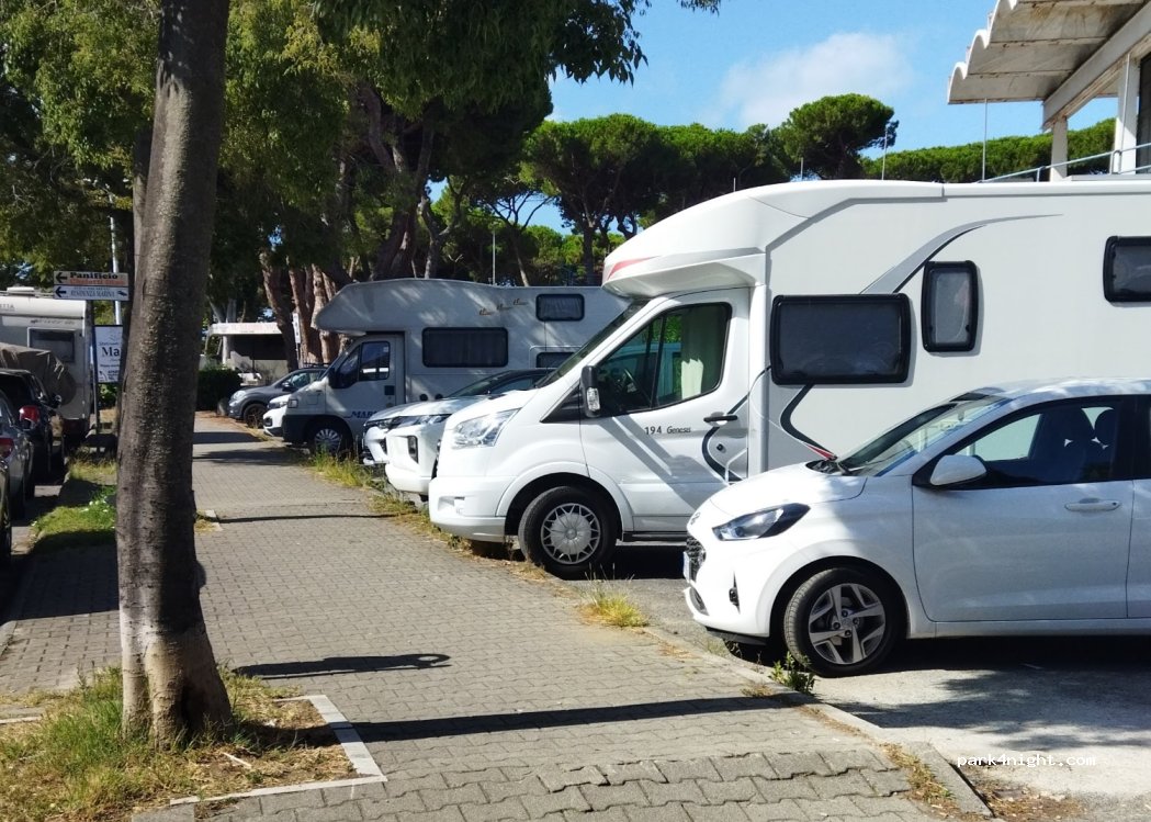 (54033) Marina di Carrara - 152TER Viale Galileo Galilei — foto
