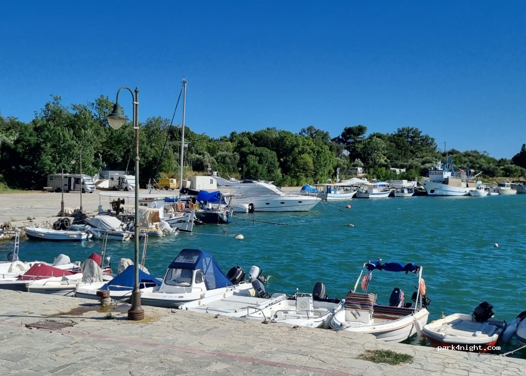(694 00) Agios Charalampos - — foto 2