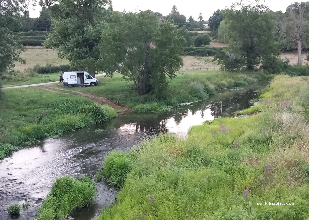 (71120) Lugny-lès-Charolles - — foto