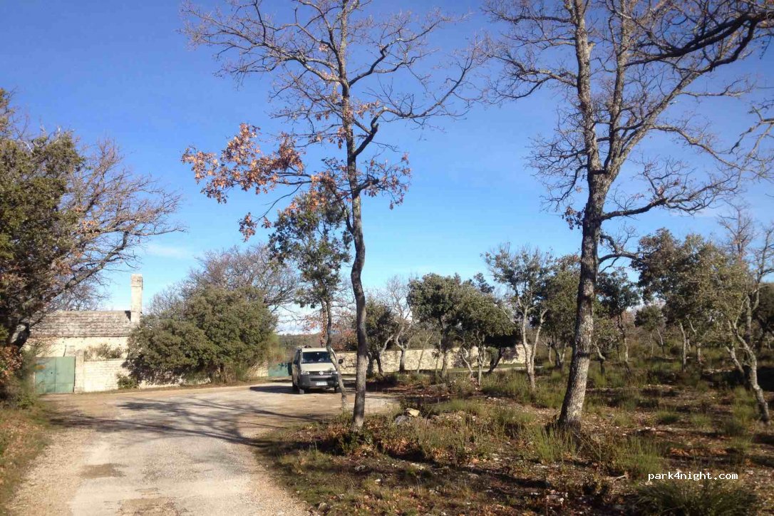 (84480) Buoux - Chemin de l'Oratoire — foto