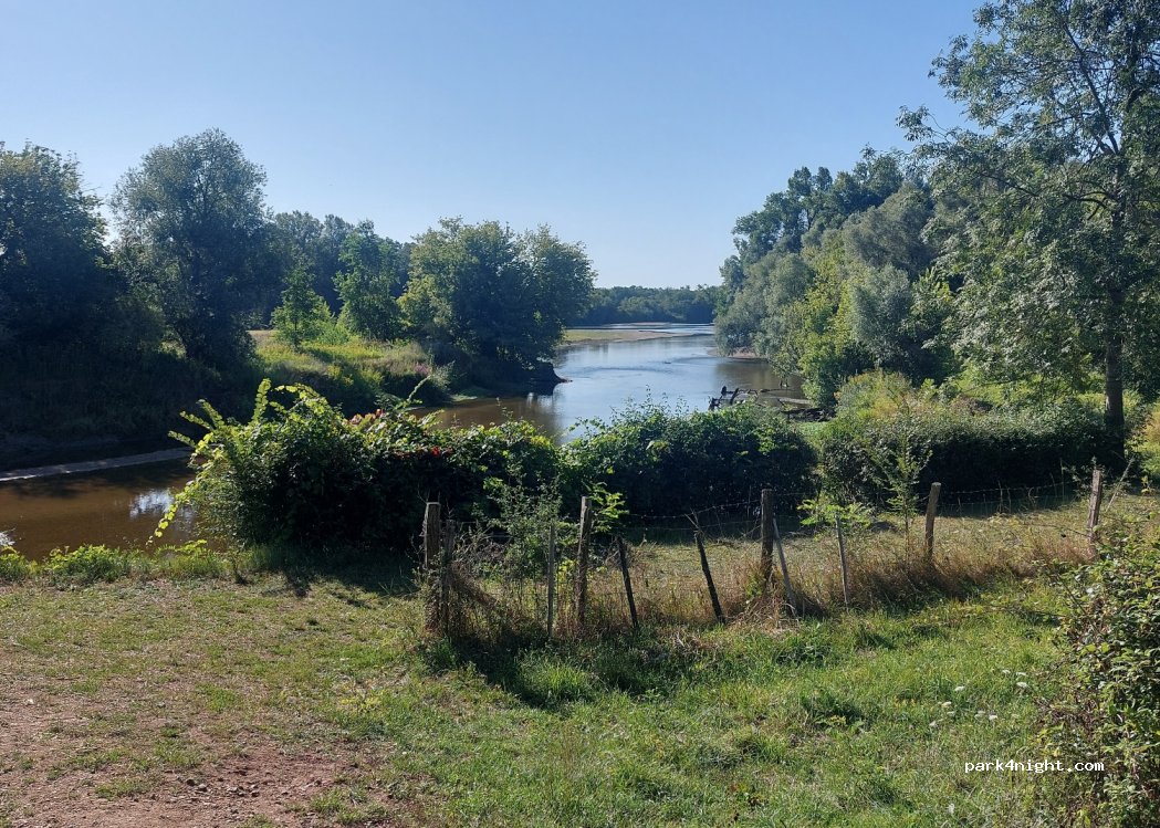 (03320) Château-sur-Allier - — foto