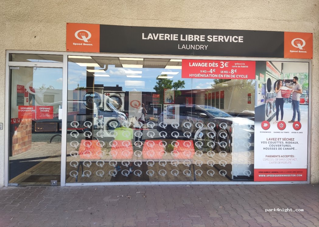 (33370) Yvrac - Avenue des Tabernottes — foto