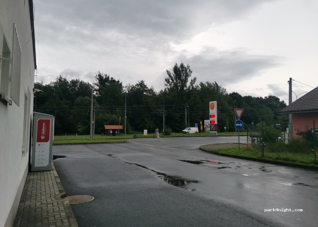 (739 12) Čeladná - 483 — foto 2
