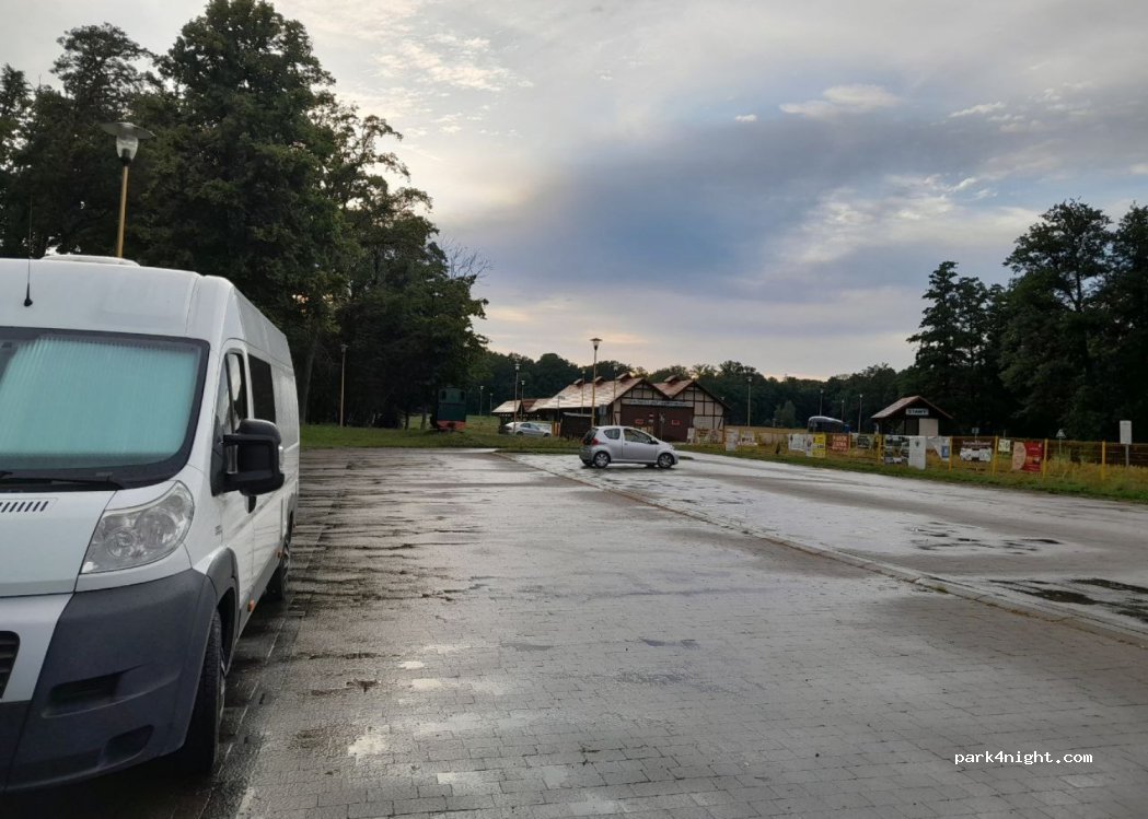 (56-320) Wierzchowice - 30 Parkowa — foto