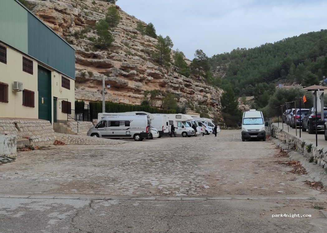 (02210) Alcalá del Júcar - 14 Calle Cañada de Dominguillo — foto 2