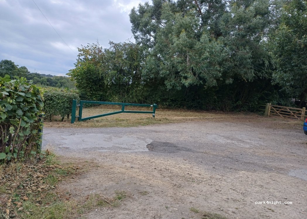 (S64 8UX) Swinton - 4 Blackamoor Road — foto