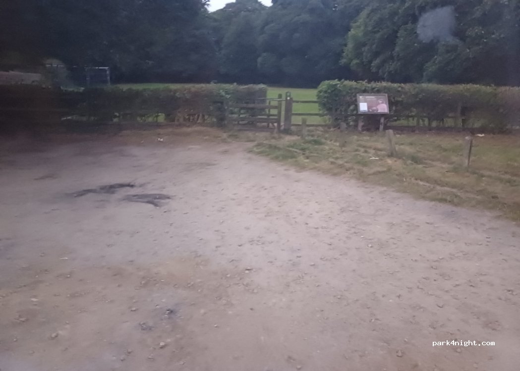 (S64 8UX) Swinton - 4 Blackamoor Road — foto 2