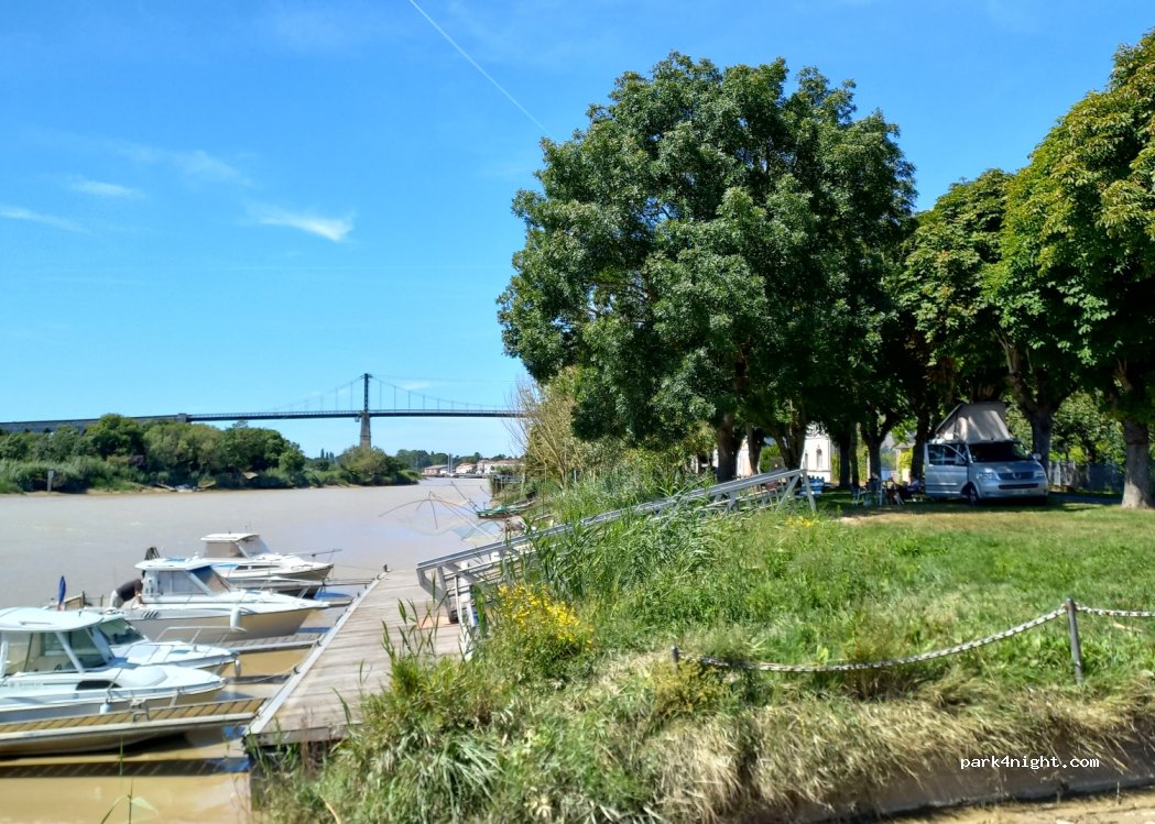 (17430) Tonnay-Charente - 10 Quai des Capucins — foto 2