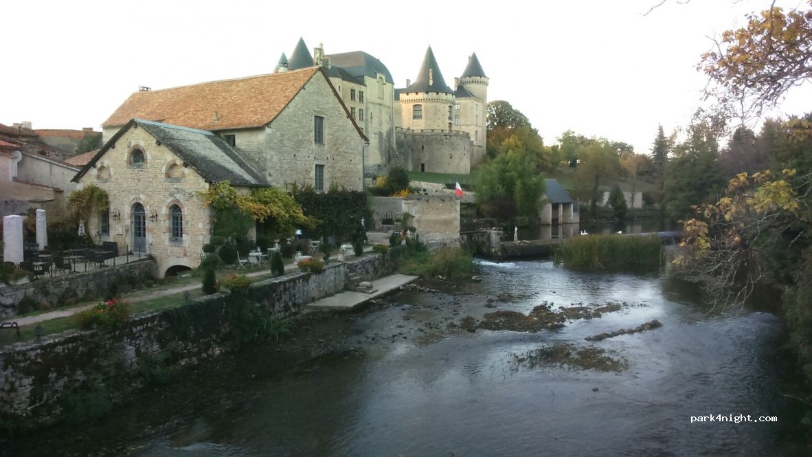 (16510) Verteuil-sur-Charente - 3 Rue du Château — foto 2