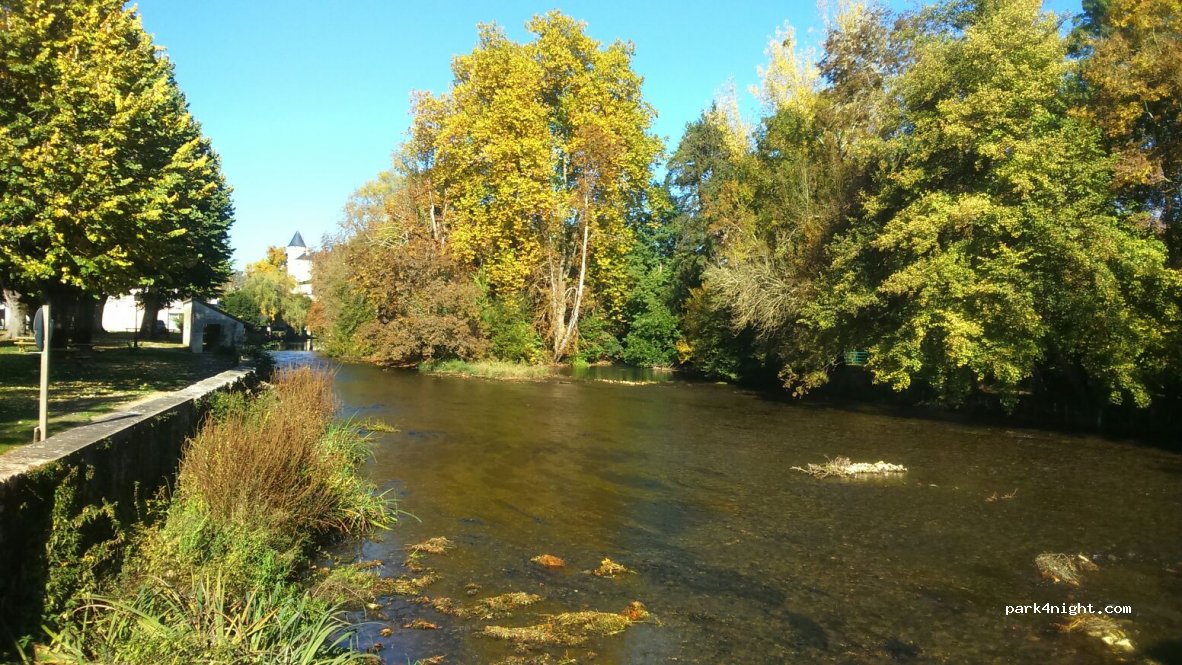 (16510) Verteuil-sur-Charente - 3 Rue du Château — foto 4