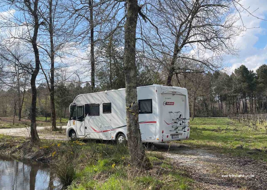 Parking Guinguette La Meric — foto 5