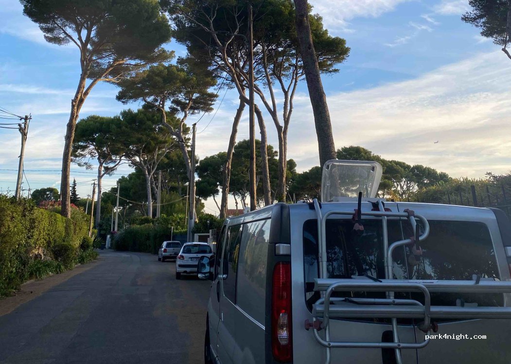(06160) Antibes - 70 Avenue des Pins du Cap — foto 2