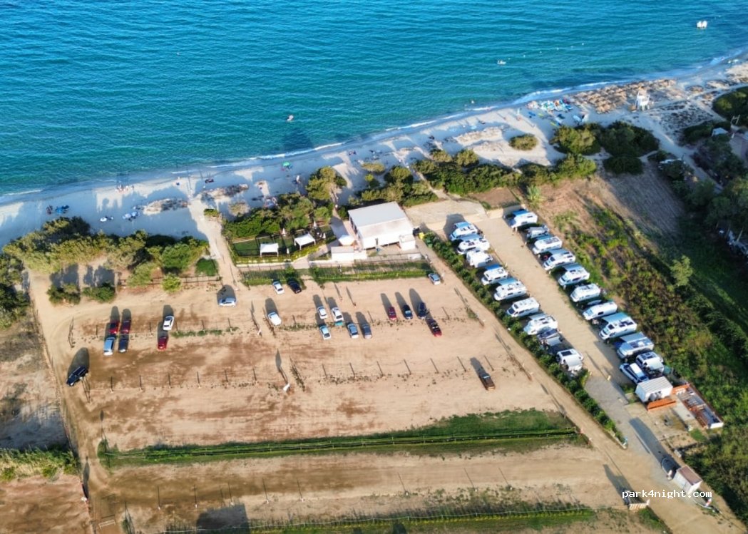Area sosta camper I FARAGLIONI — foto 3