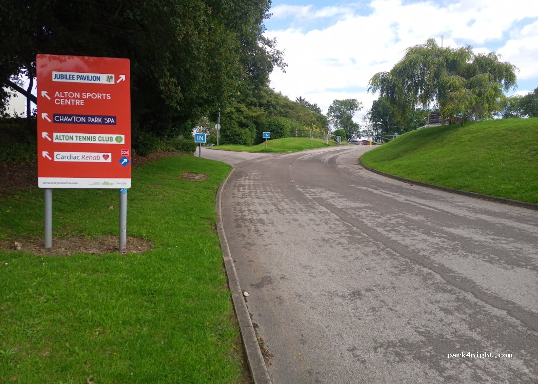 (GU34 1ST) Alton - Chawton Park Road — foto