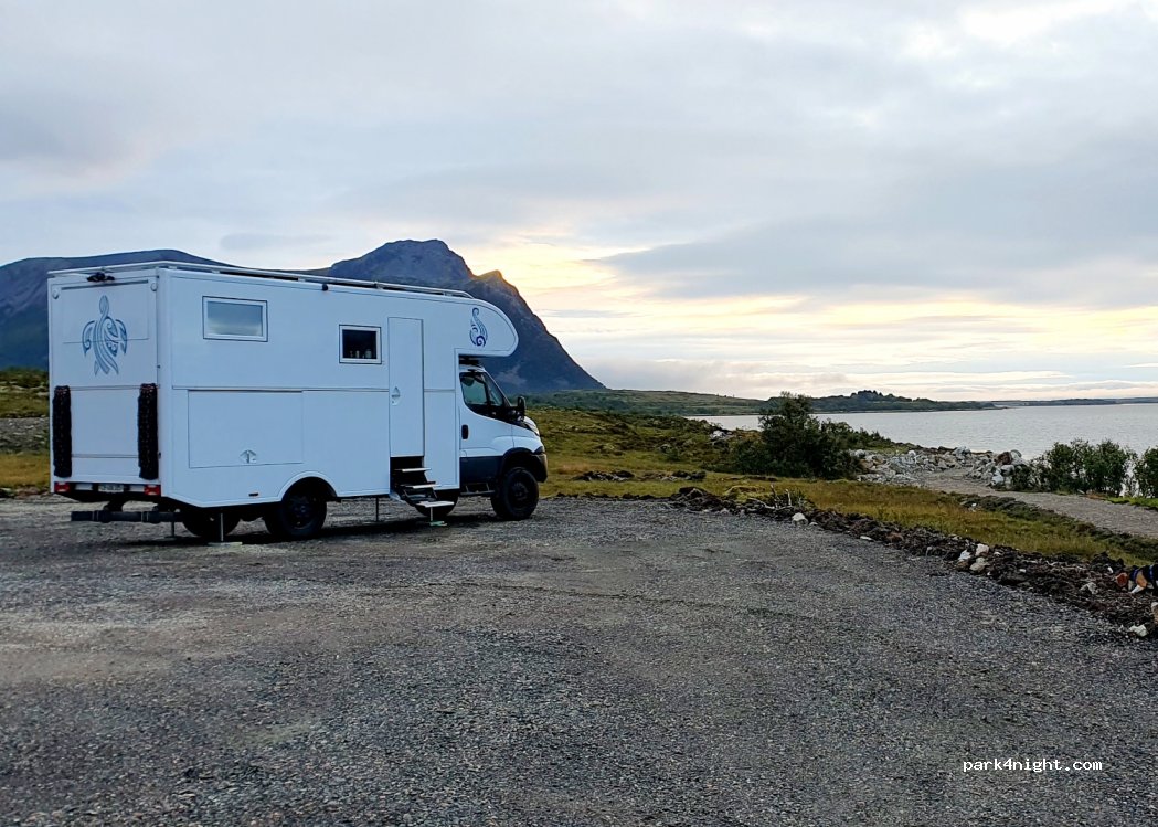 (8484) Risøyhamn - Unnamed Road — foto