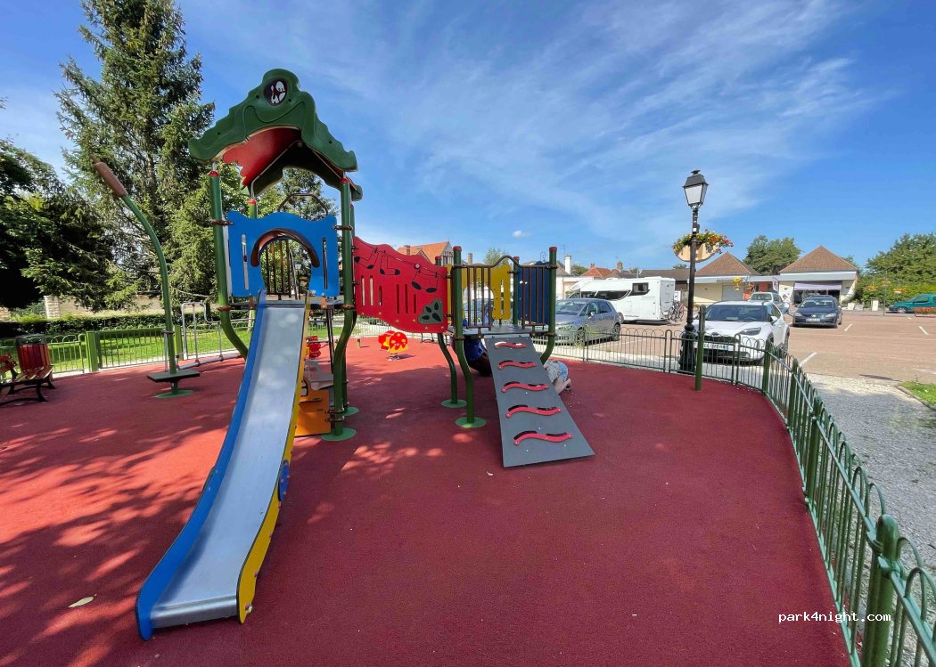 (10270) Lusigny-sur-Barse - 3 Rue Georges Clemenceau — foto