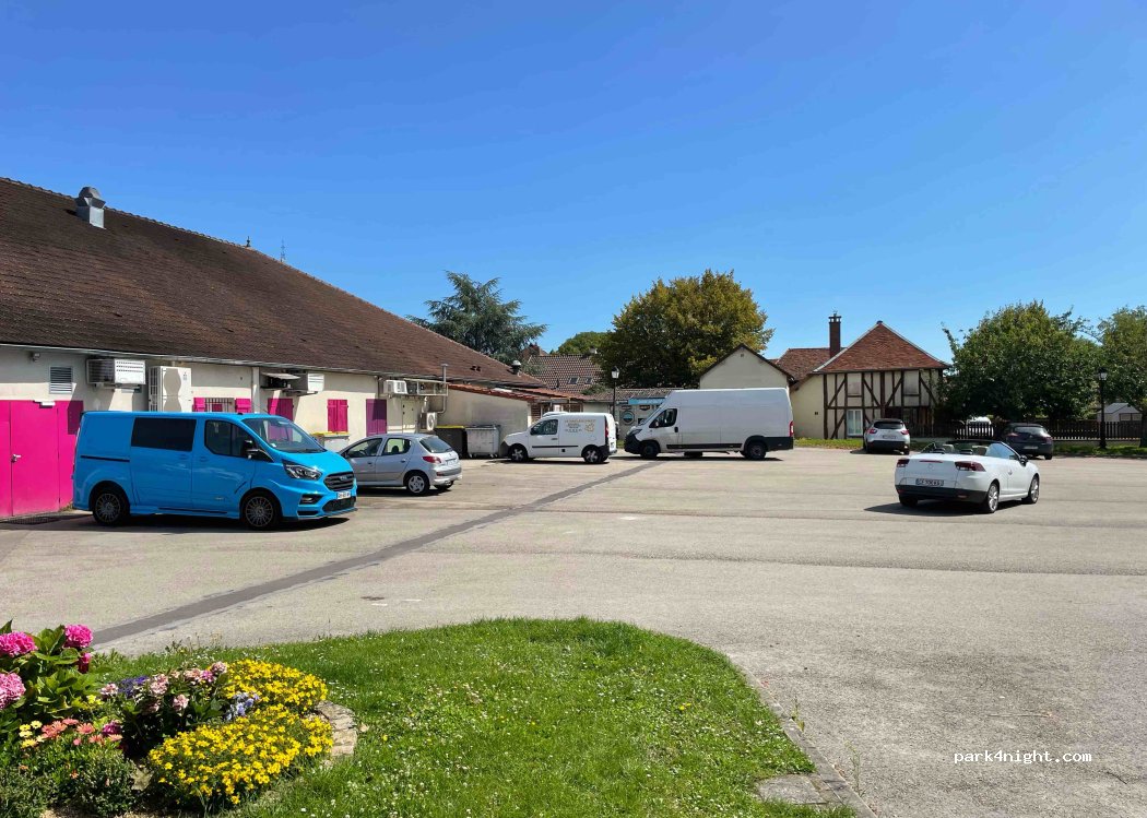 (10270) Lusigny-sur-Barse - 3 Rue Georges Clemenceau — foto 2