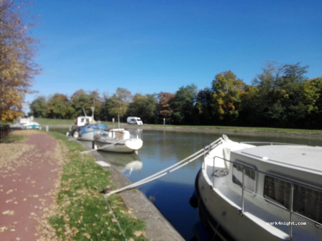 (45360) Châtillon-sur-Loire - D50 — foto